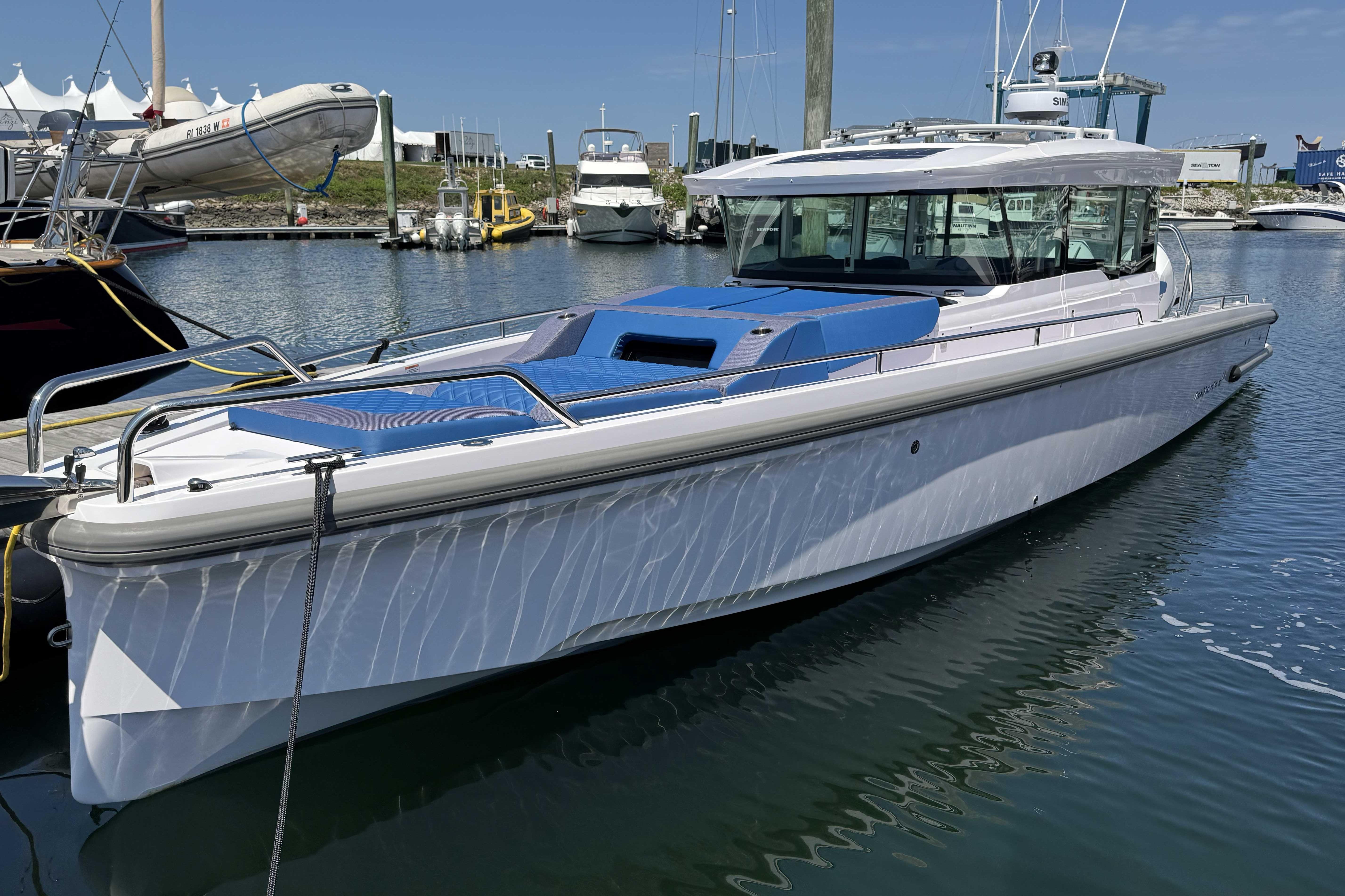 2024 Axopar 37 XC CROSS CABIN