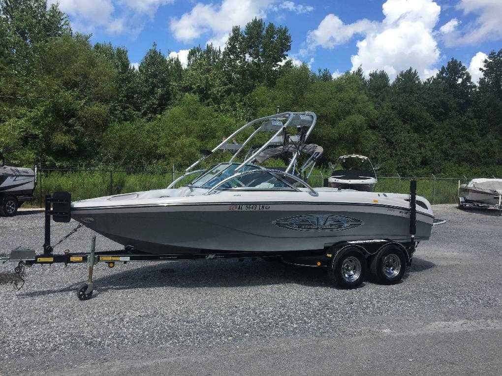 2005 Correct Craft Super Air Nautique SV211