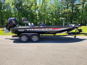 2025 Tracker Savage 215