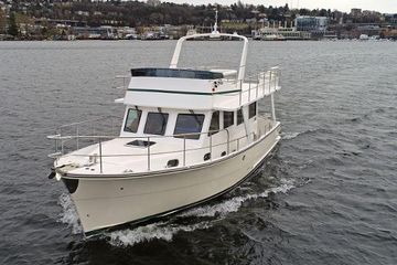 2025 Helmsman Trawlers 38 Sedan