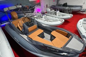 Zar Formenti 59 SL/Limited 2025 Zar Formenti 59 SL/Limited boat displayed in showroom with red carpet.