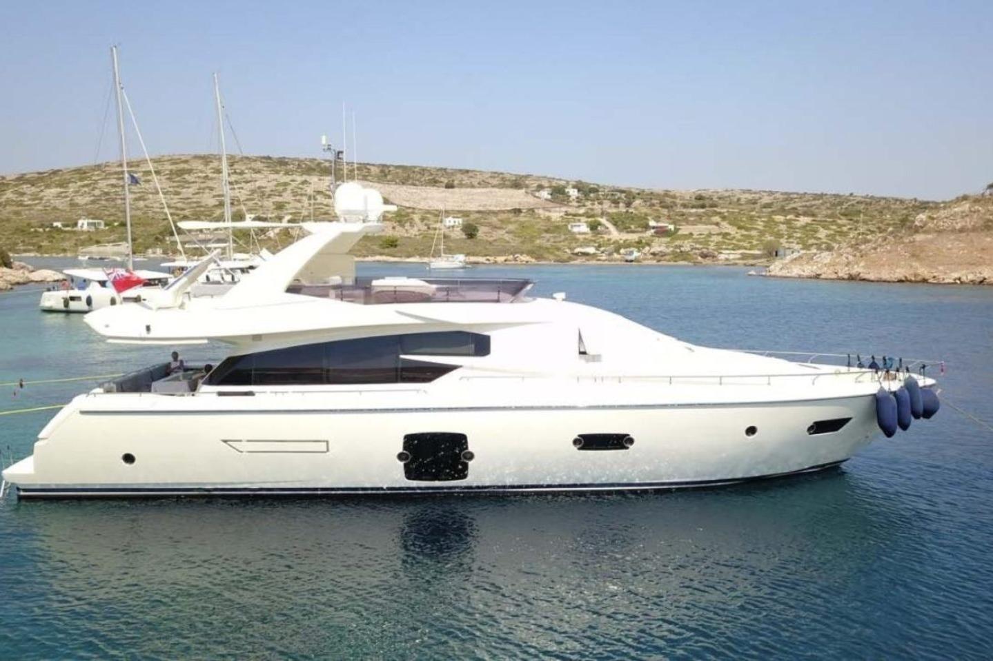 2013 Ferretti Yachts 720