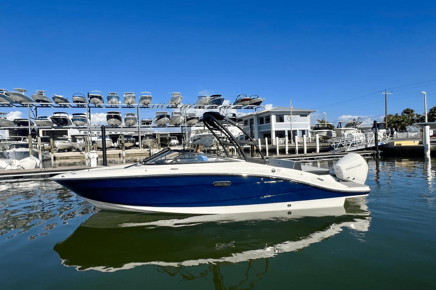Sea Ray SPX 210 Outboard