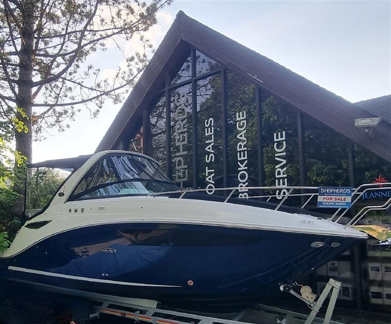 Used 1987 Sea Ray 265 Sedan Bridge in Île-aux-Noix - Marine 360