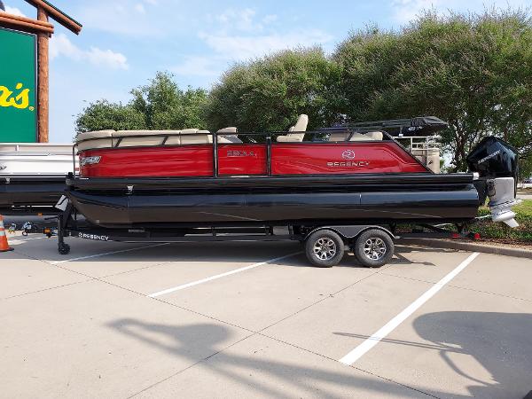 Regency 230 LE3 Sport 2023 Regency 230 LE3 Sport pontoon boat in parking lot.
