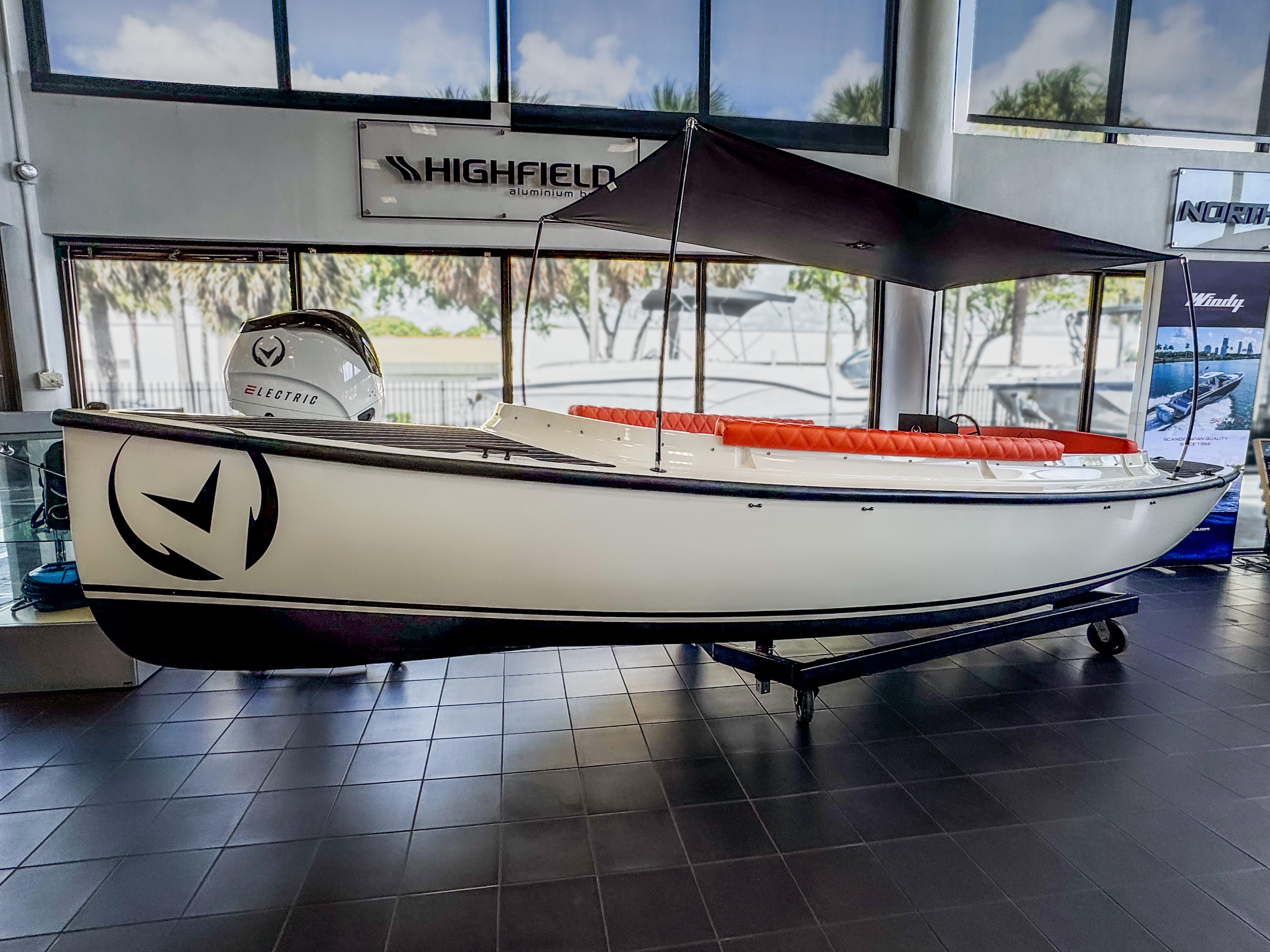 2024 Vision Marine Technologies Fantail 217
