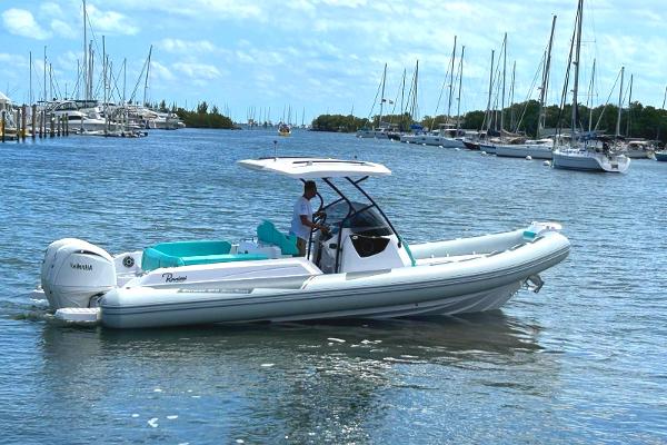 Ranieri CAYMAN 27.0 SPORT TOURING 2025 Ranieri CAYMAN 27.0 SPORT TOURING boat on a calm marina with sailboats.