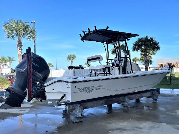 Pathfinder 2300 HPS 2017 Pathfinder 2300 HPS boat on a stand with palm trees in the background.