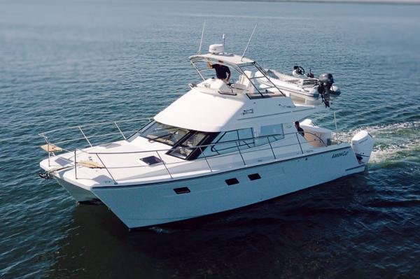 ArrowCat 420 Flybridge
