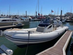 Capelli Tempest 1000 CC 2021 Capelli Tempest 1000 CC boat docked in a marina under clear blue skies.