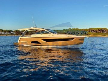 2025 Sealine S390
