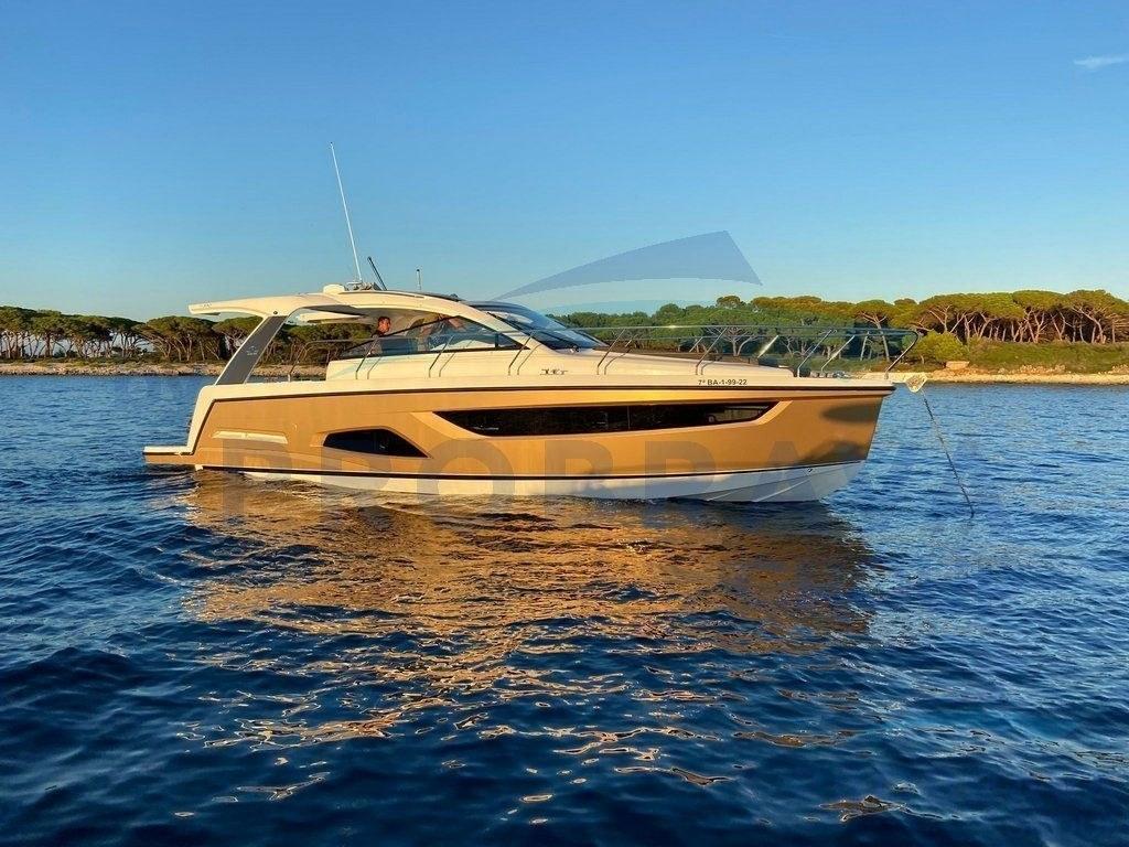2025 Sealine S390