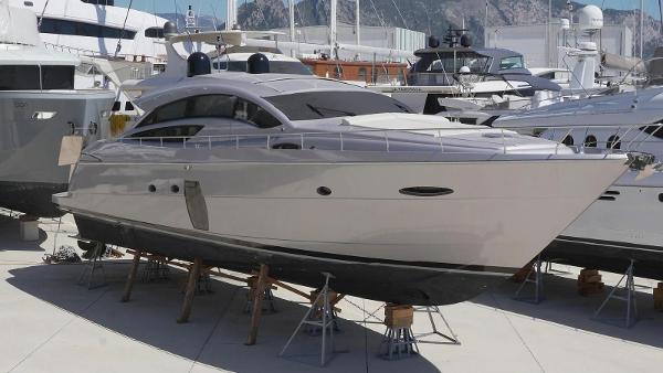 Pershing 72