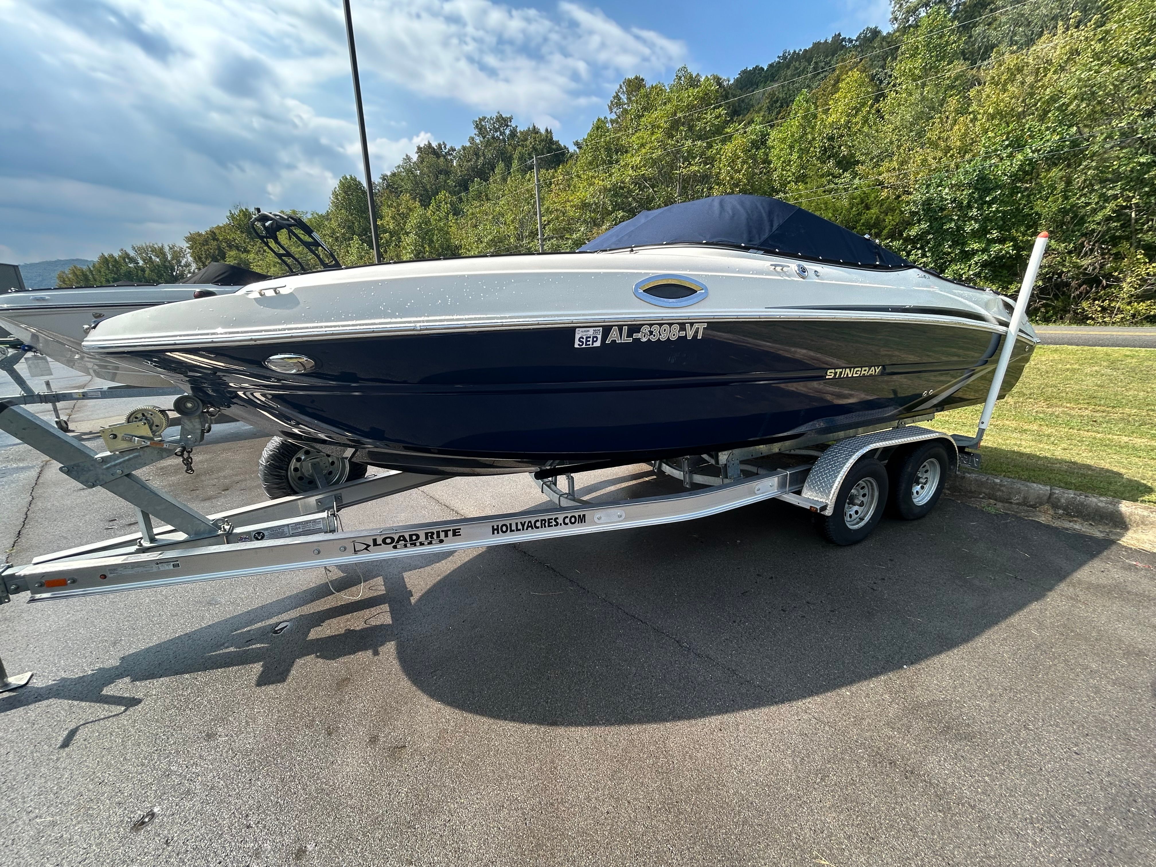 2017 Stingray 235 LR