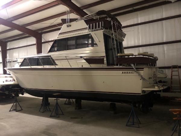 1987 Marinette 32 Sedan Flybridge