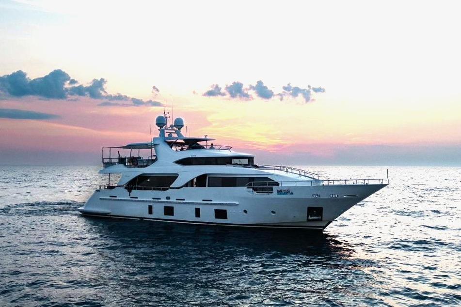Benetti Delfino 93