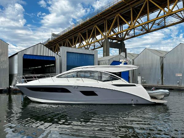 2018 Sea Ray 400 Sundancer