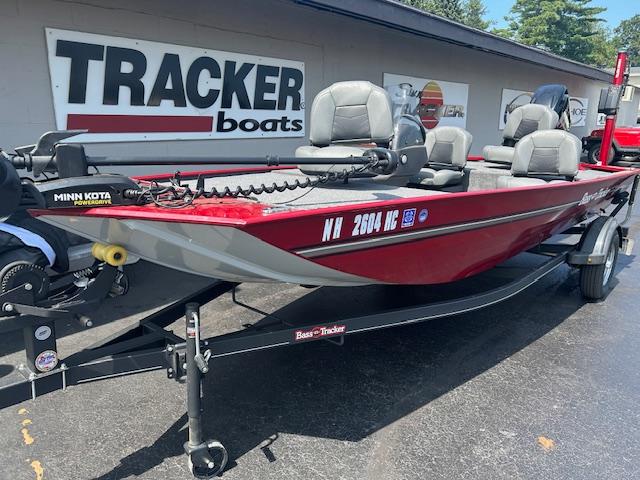 Tracker Bass Tracker Classic XL 2022 Tracker Bass Tracker Classic XL boat, red, parked outside dealership.