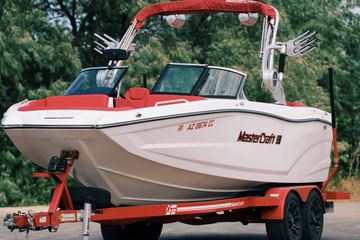 2021 MasterCraft XT22