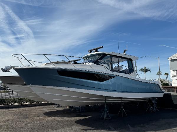 Boston Whaler 365 Conquest 2025 Boston Whaler 365 Conquest boat on display under a clear blue sky.
