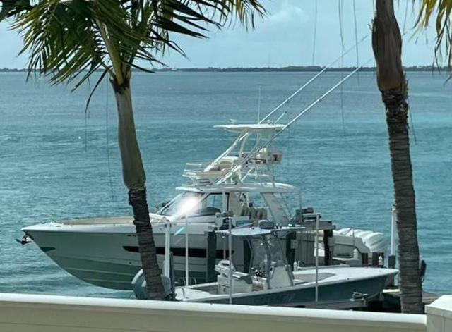 2017 Boston Whaler 420 Outrage