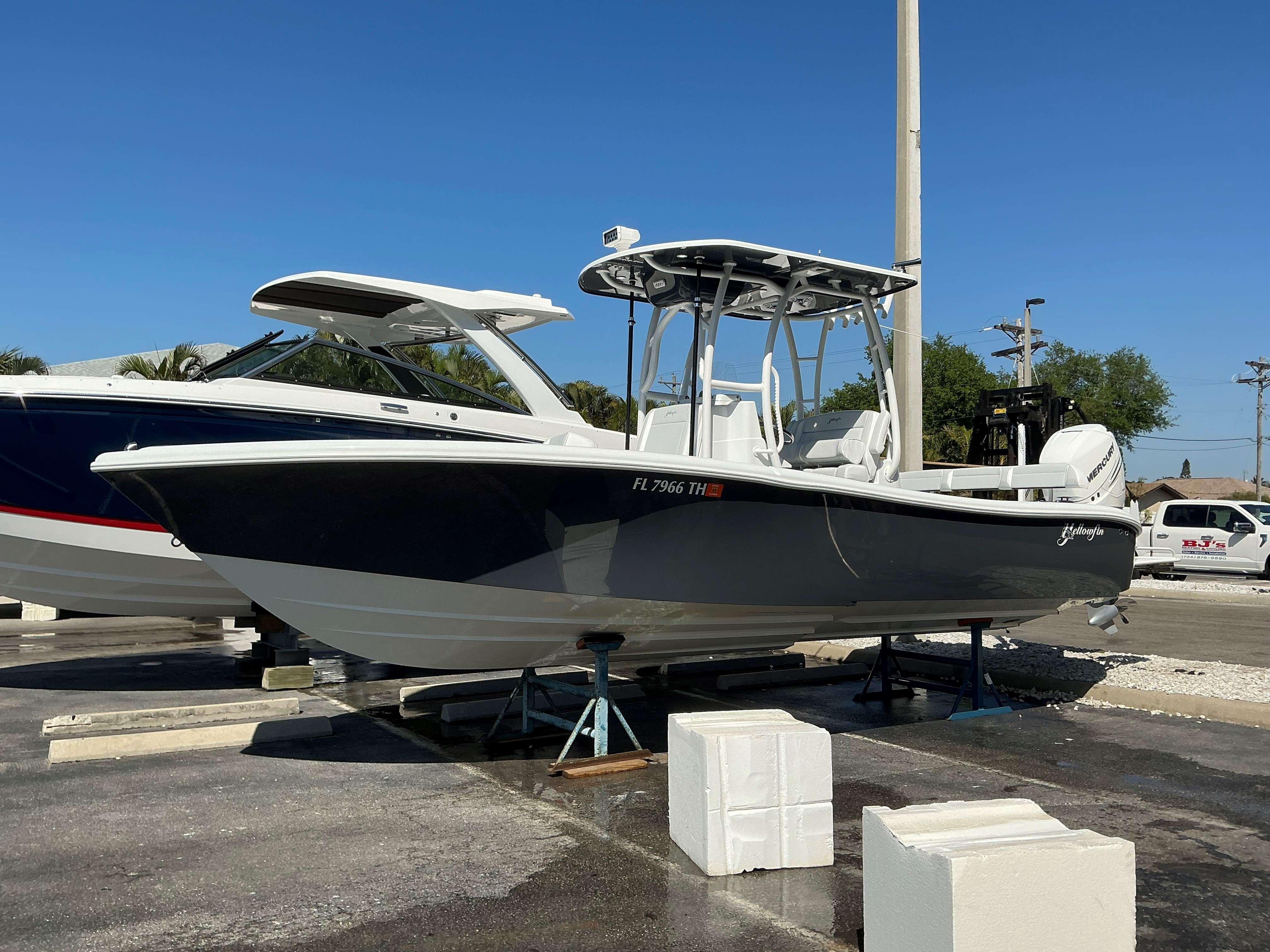 Yellowfin 26 CC Hybrid