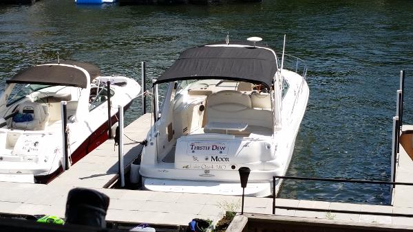 Sea Ray 340 Sundancer 2000 Sea Ray 340 Sundancer docked, featuring a sleek design and spacious seating area.
