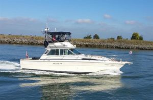 Sea Ray 390 Sedan Bridge 1985 Sea Ray 390 Sedan Bridge cruising on a sunny day.