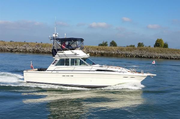 1985 Sea Ray 390 Sedan Bridge