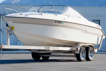 1997 Seaswirl 230 Cuddy Cabin