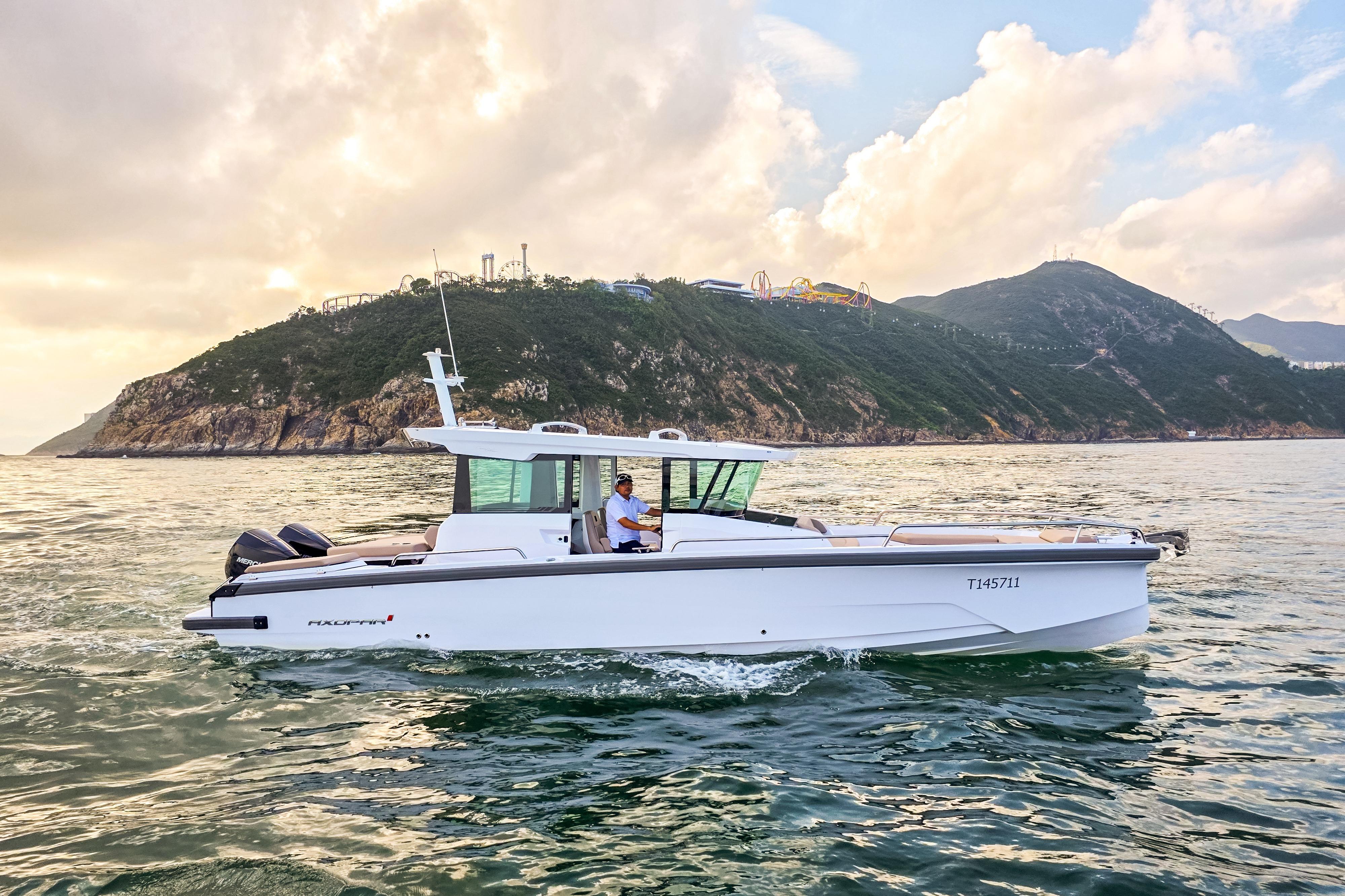 2025 Axopar 29 XC Cross Cabin