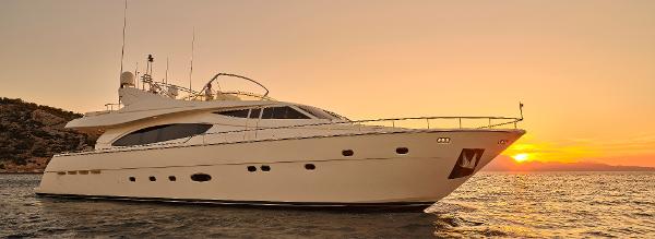 2004 Ferretti Yachts 880