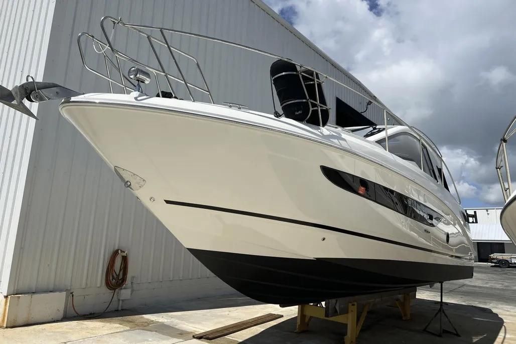 2018 Sea Ray Sundancer 350 Coupe