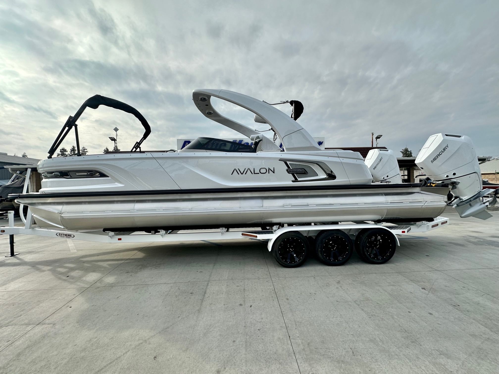 Avalon Excalibur CARBON SERIES Quad lounge Windshield w/ Twin 400HP & JOYSTICK CONTROLS!