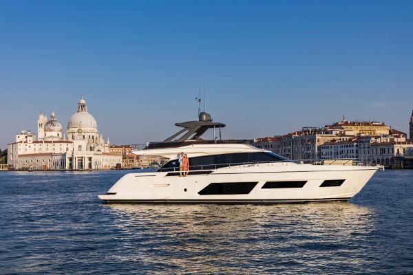 2021 Ferretti Yachts 670
