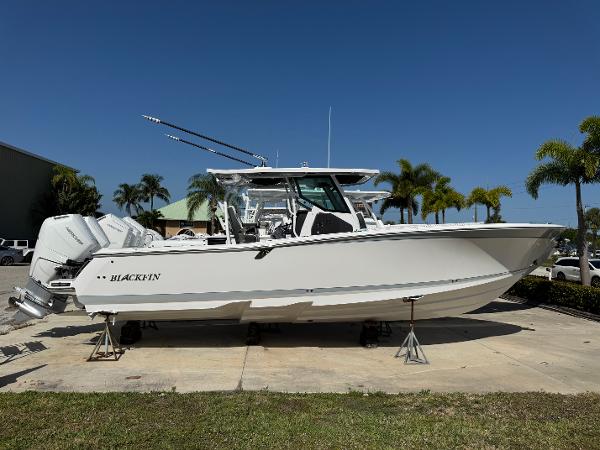 Blackfin 332 CC 2025 Blackfin 332 CC boat on display, white hull, dual engines, palm trees in background.