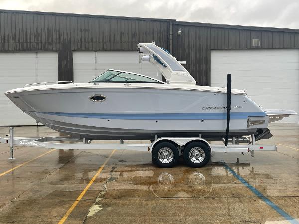 Chaparral 28 Surf Port Side