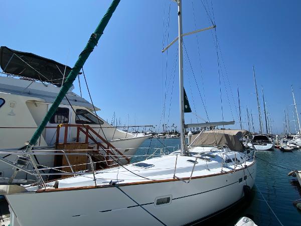Beneteau 423 2003 Beneteau 423 sailboat docked in a marina on a sunny day.