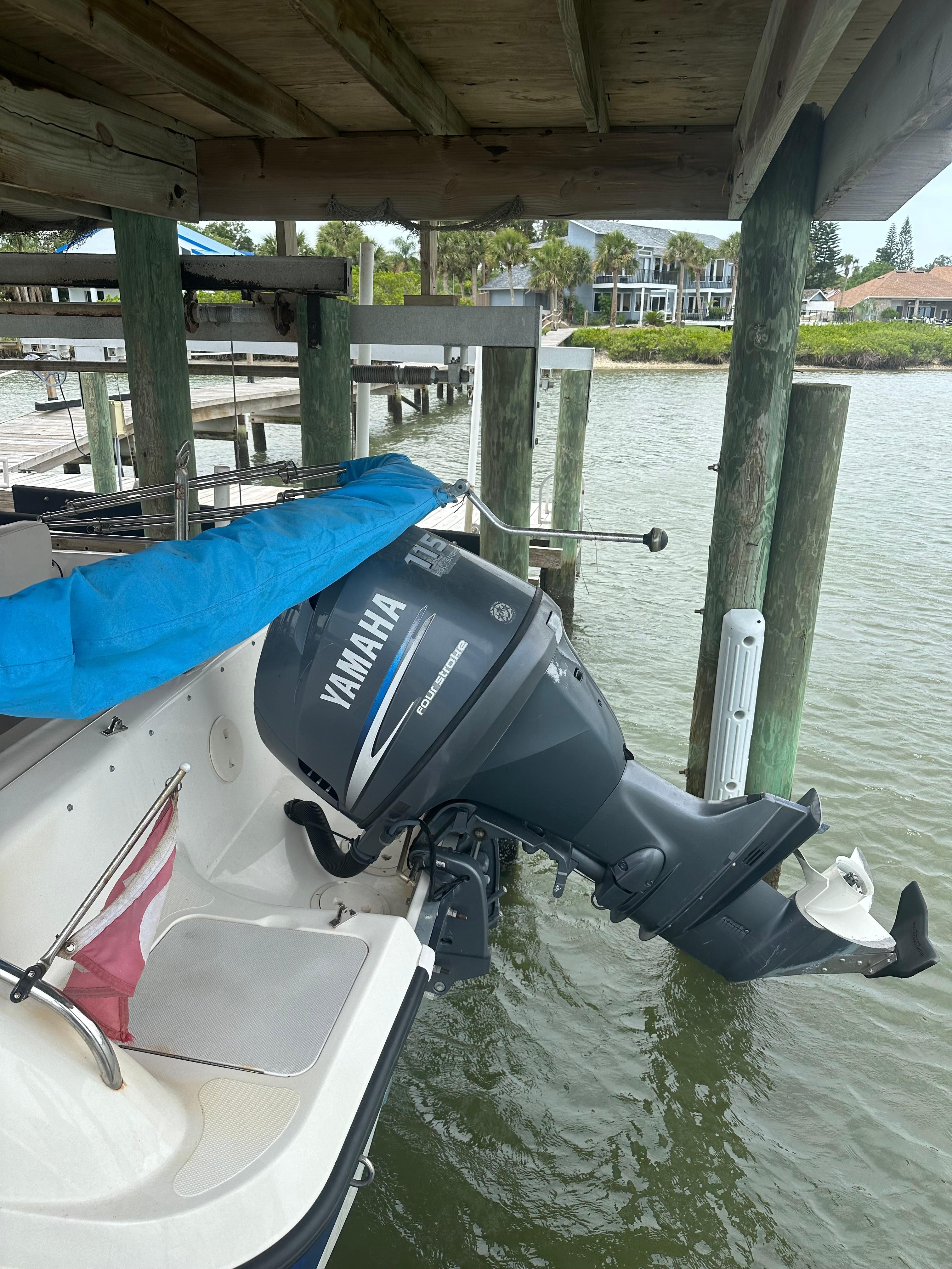 2008 Hurricane FunDeck 196 REF