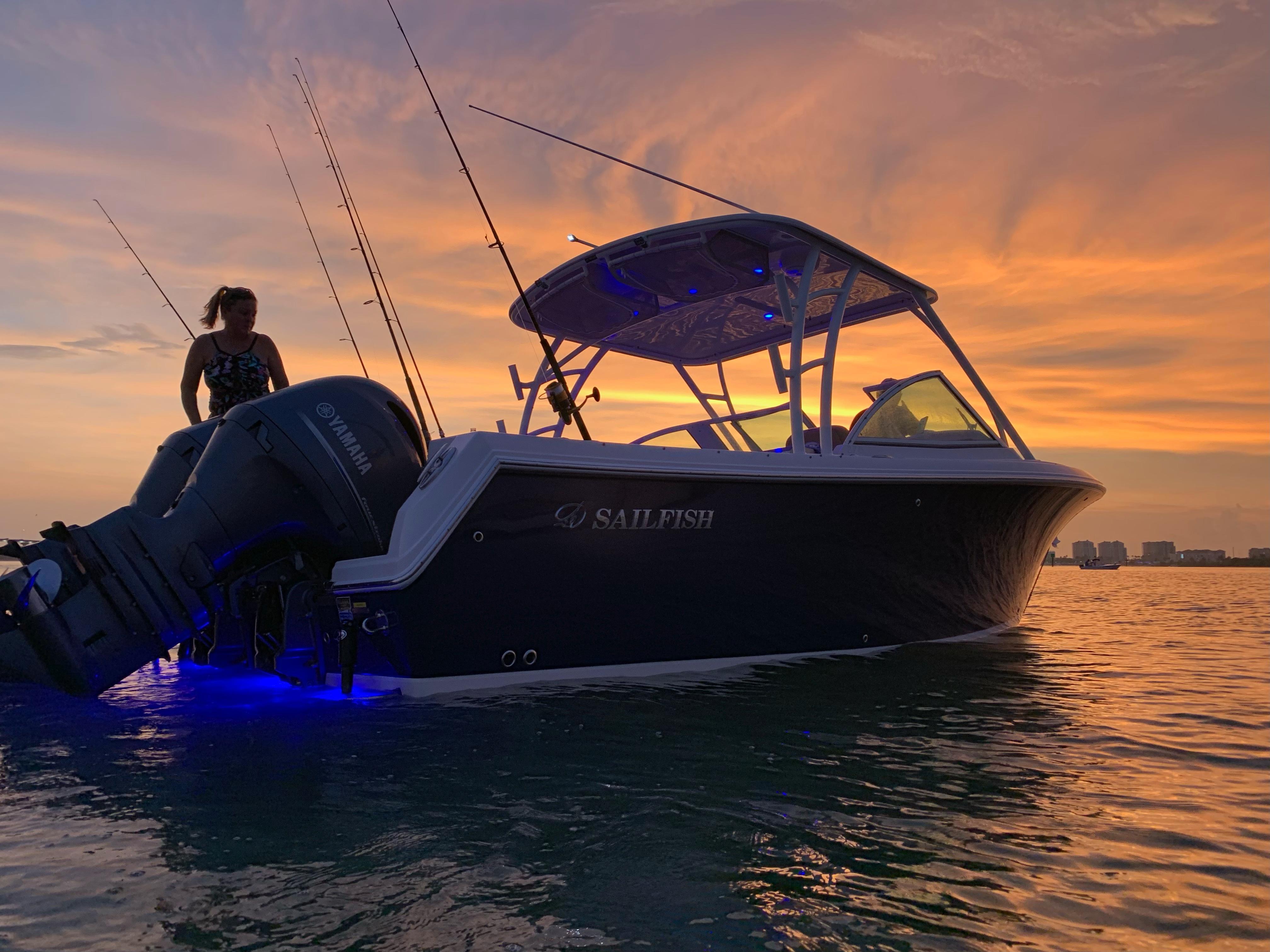 Sailfish 275 DC 2018 Sailfish 275 DC boat at sunset with fishing rods and Yamaha engines.