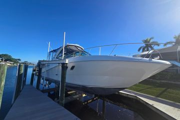 2010 Sea Ray 330 Sundancer