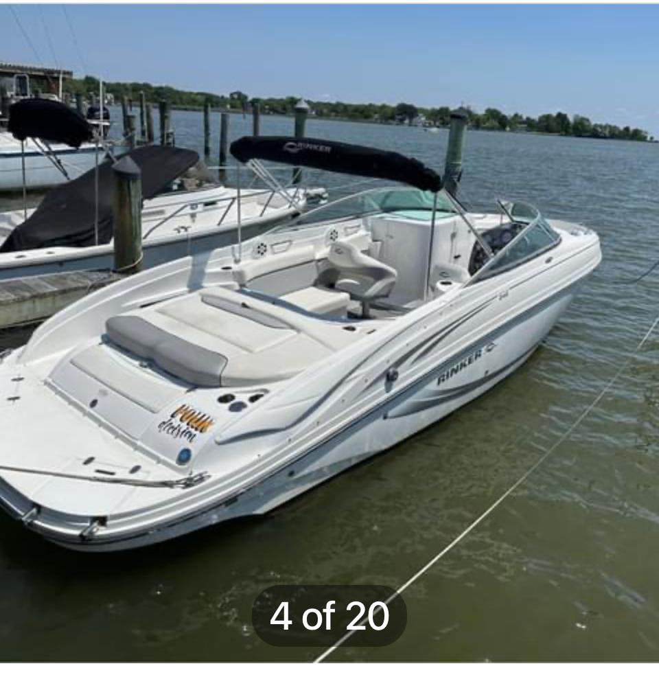 2015 Rinker 246 Captiva Bowrider