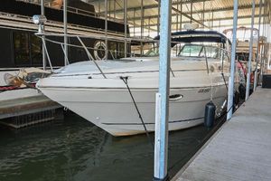 Rinker 330 Fiesta Vee 2000 Rinker Fiesta Vee 330 boat docked in a marina.