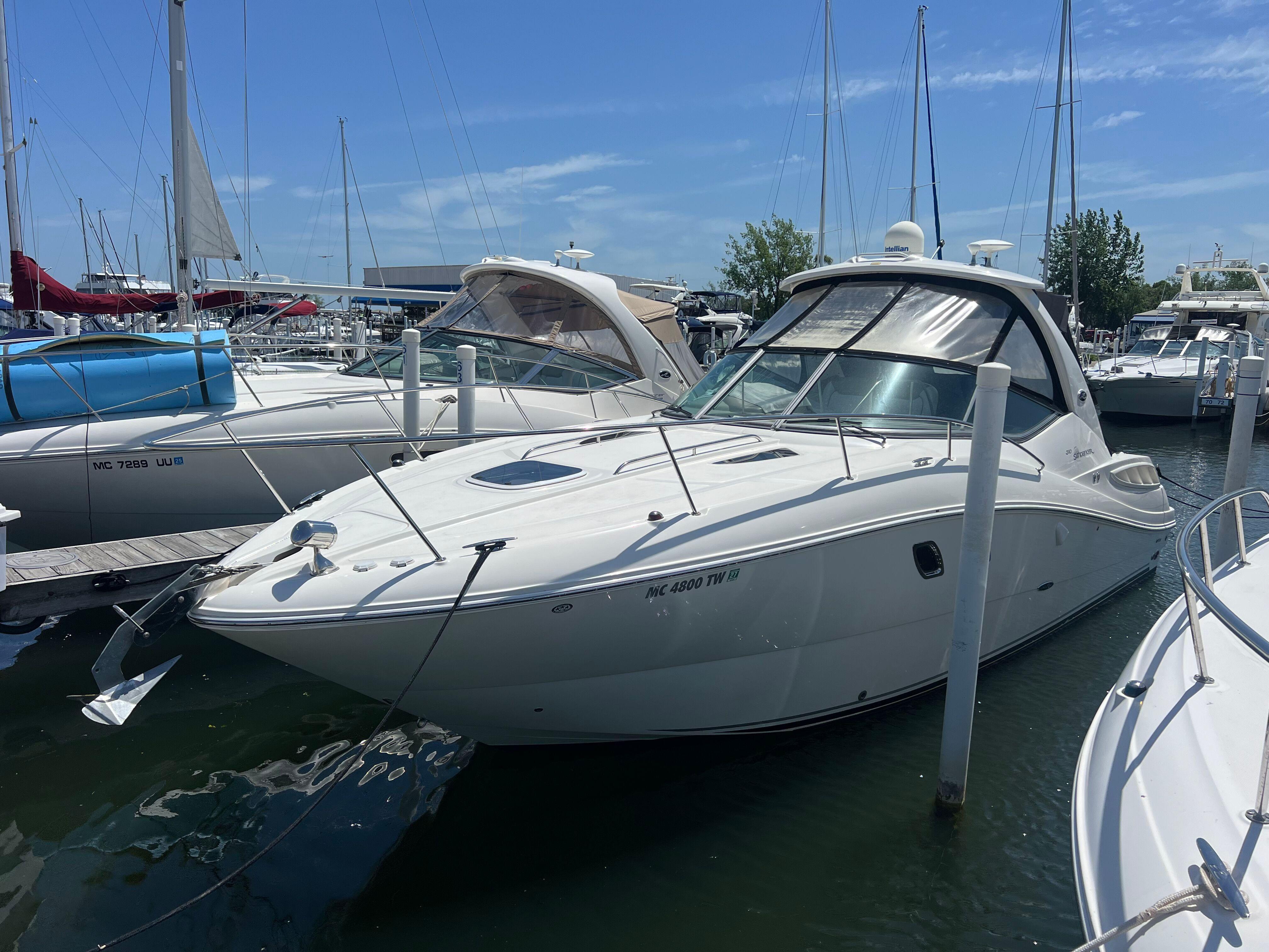 Sea Ray 310 Sundancer 2007 Sea Ray 310 Sundancer docked at a marina under a clear blue sky.