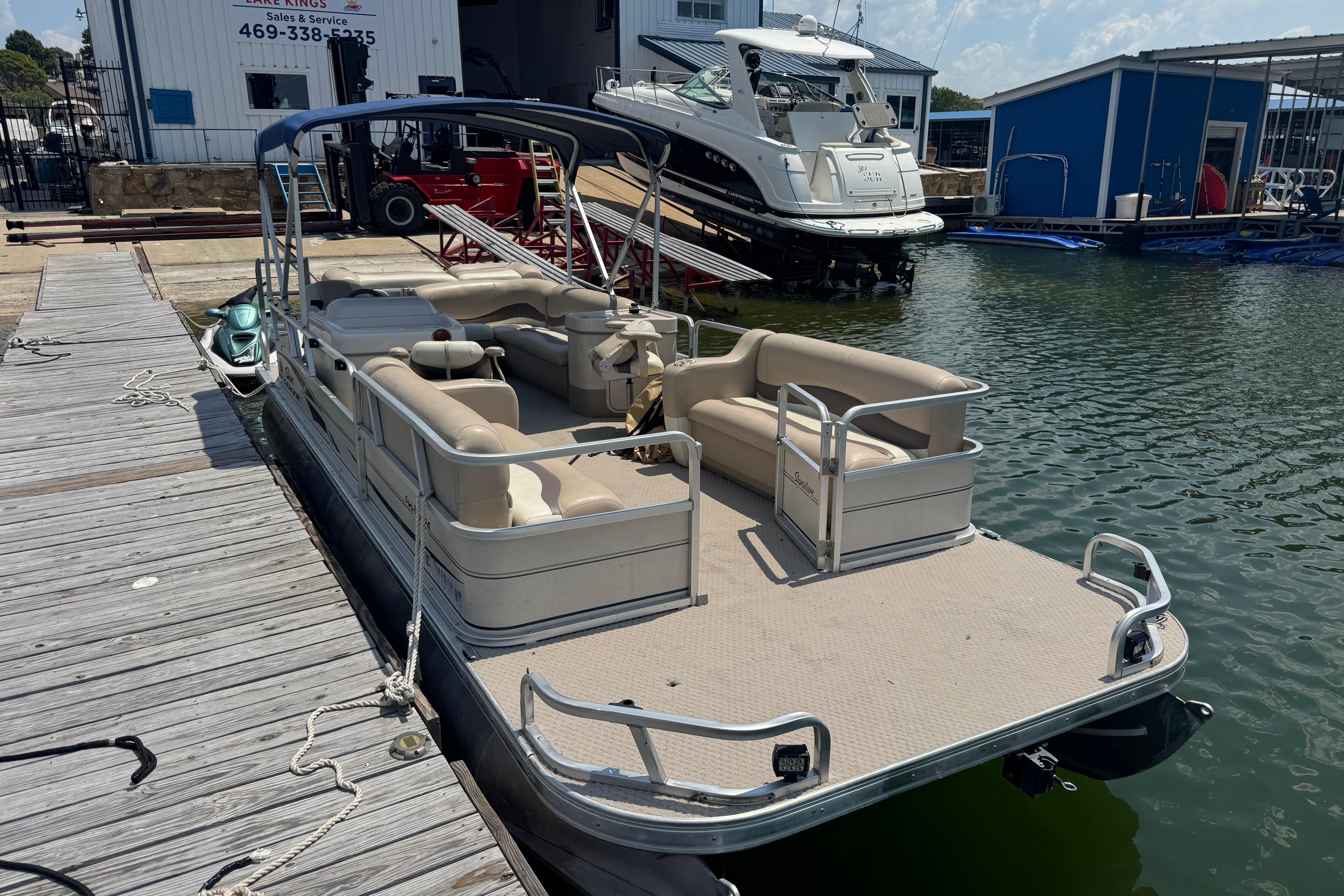 2006 Sun Tracker 240 Party Barge