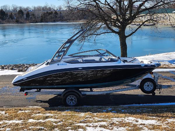 2021 Yamaha Boats AR195
