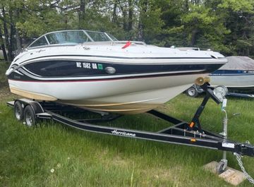 2015 Hurricane SunDeck 2200 DC IO