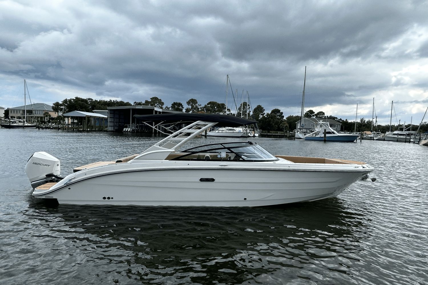 2025 Sea Ray SDX 270 Outboard