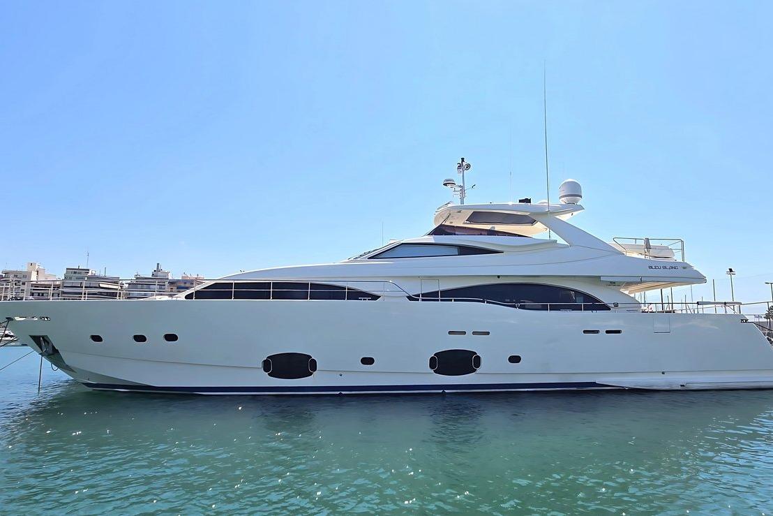 2009 Ferretti Yachts Custom Line 97