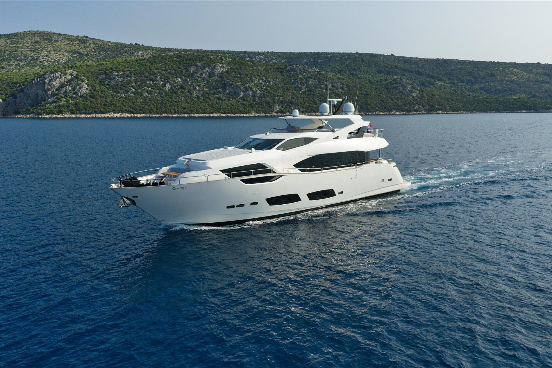 2017 Sunseeker 95 Yacht